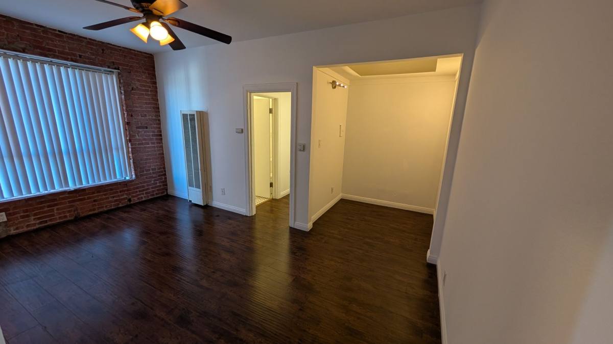 Apartment for rent at 5425 Santa Monica Blvd, Los Angeles, CA 90029
