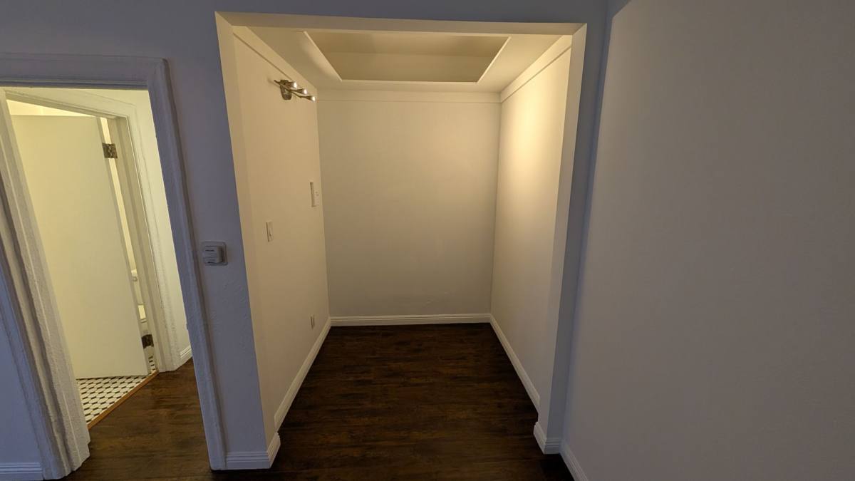 Apartment for rent at 5425 Santa Monica Blvd, Los Angeles, CA 90029