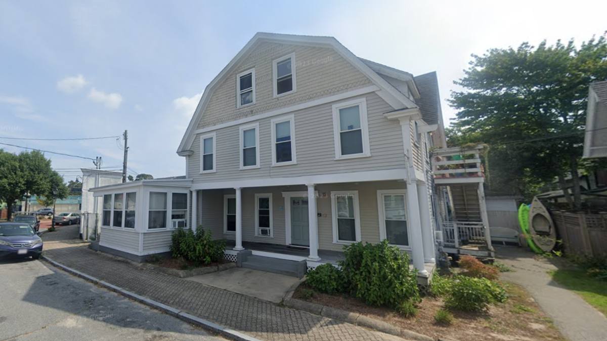 Apartment for rent at 4-6 W Central Ave, Onset, MA 02558