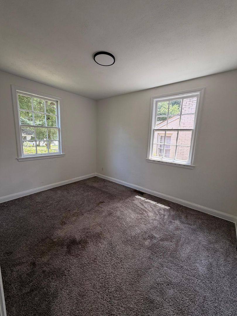 House for rent at 122 Oak Forest Dr, Montgomery, AL 36109