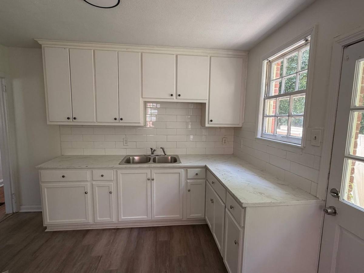House for rent at 122 Oak Forest Dr, Montgomery, AL 36109