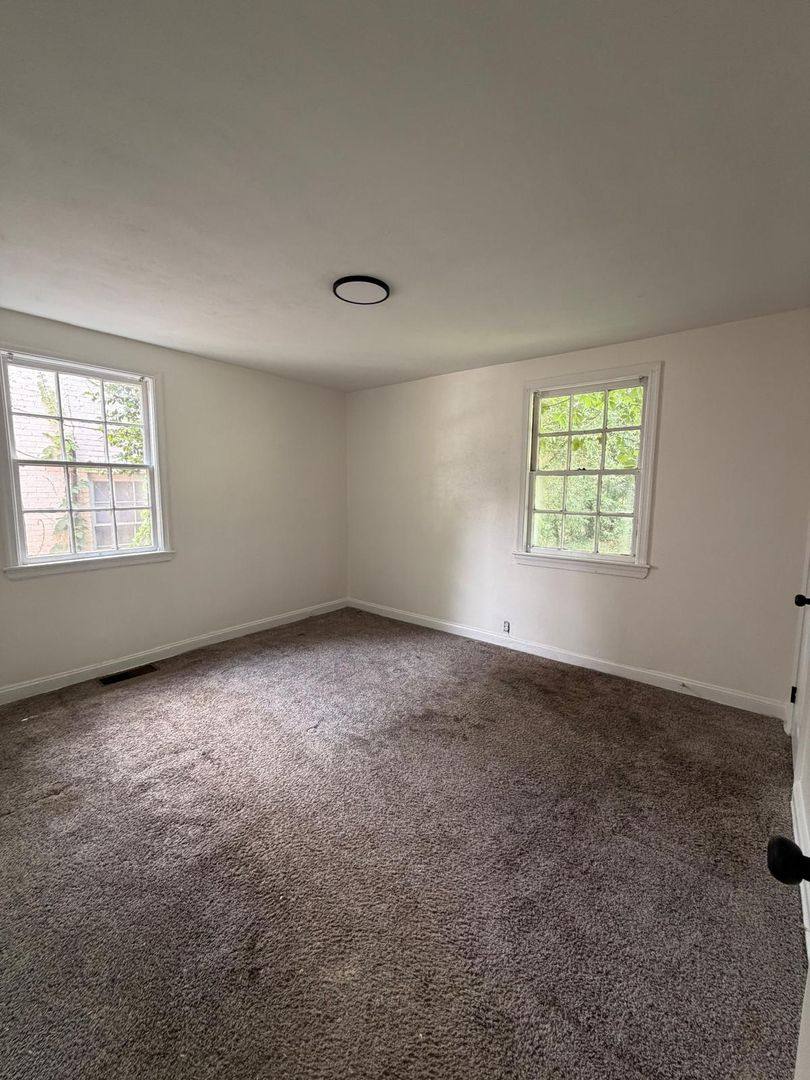 House for rent at 122 Oak Forest Dr, Montgomery, AL 36109