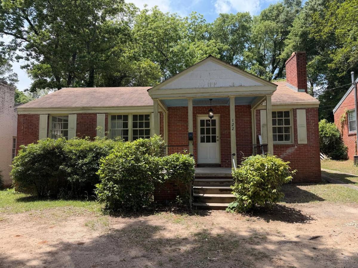 House for rent at 122 Oak Forest Dr, Montgomery, AL 36109