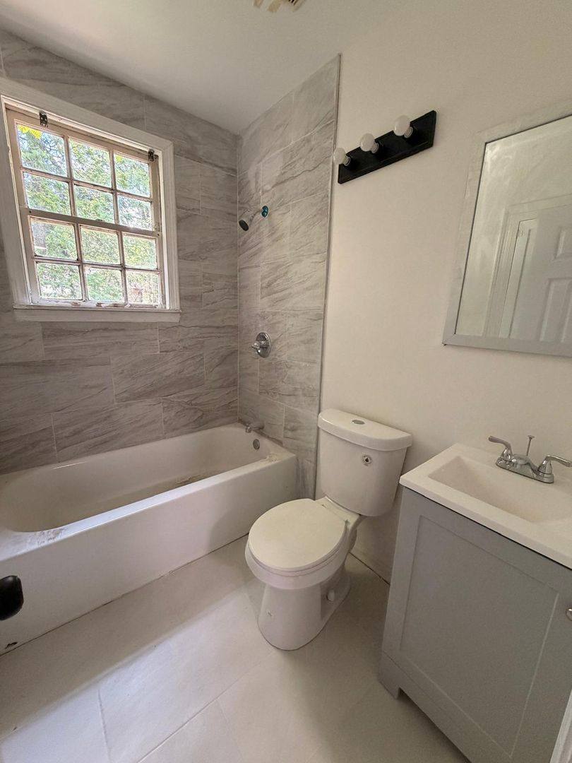 House for rent at 122 Oak Forest Dr, Montgomery, AL 36109