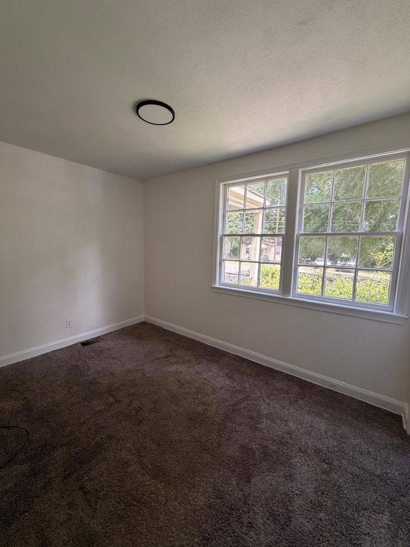 House for rent at 122 Oak Forest Dr, Montgomery, AL 36109