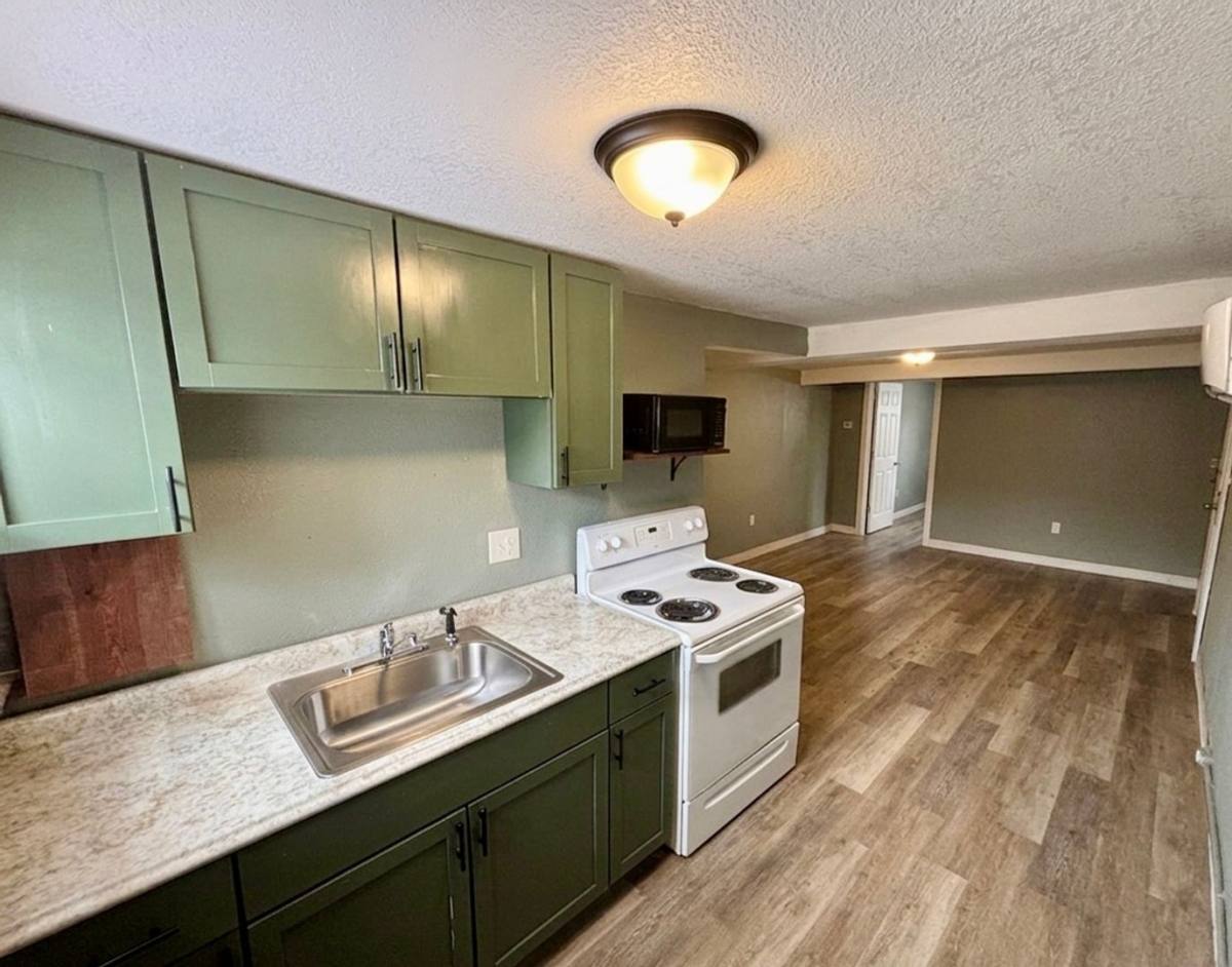 House for rent at 412 S 10th St, Manhattan, KS 66502