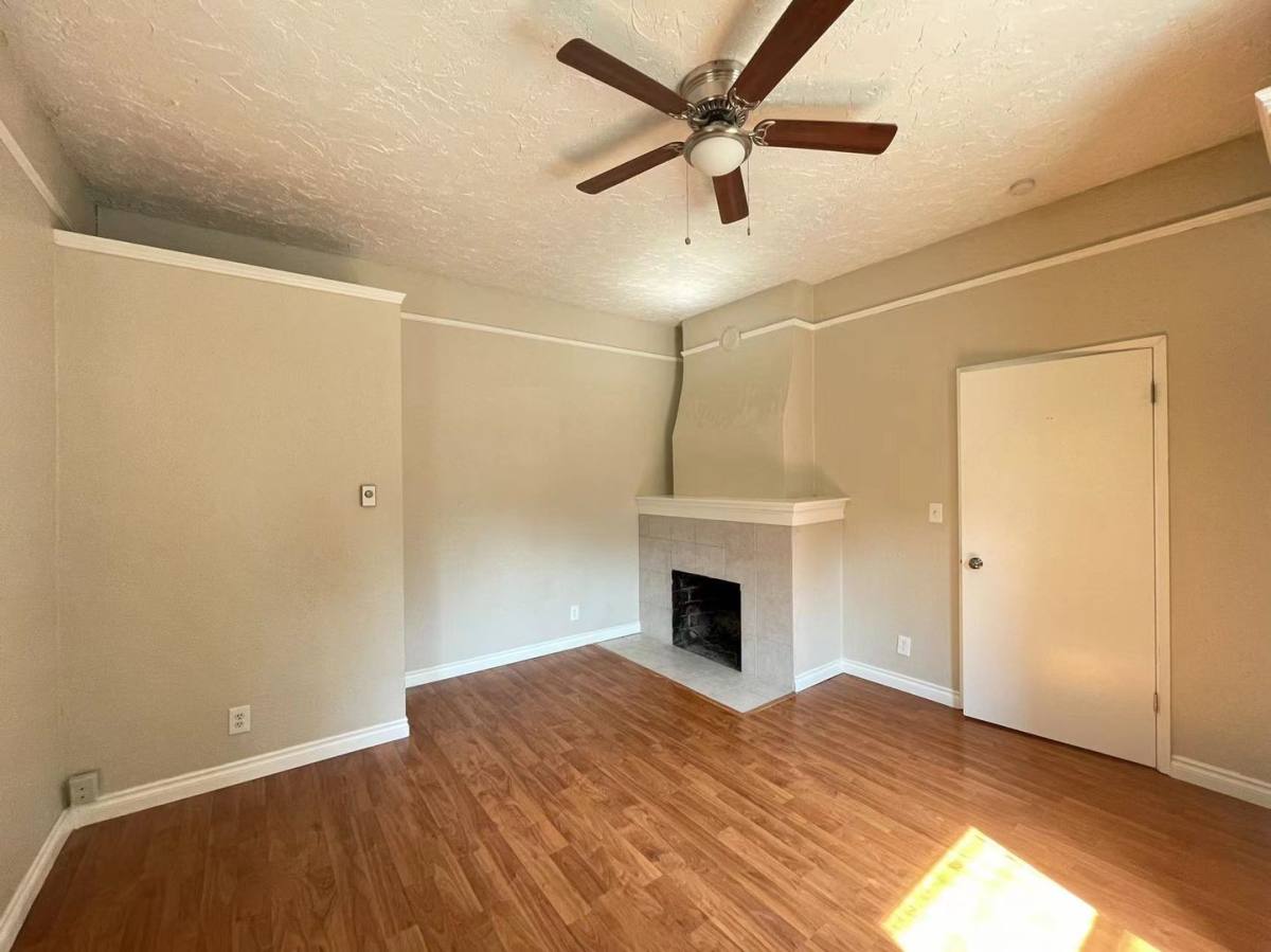 Apartment for rent at 852 NE 57th St, Seattle, WA 98105