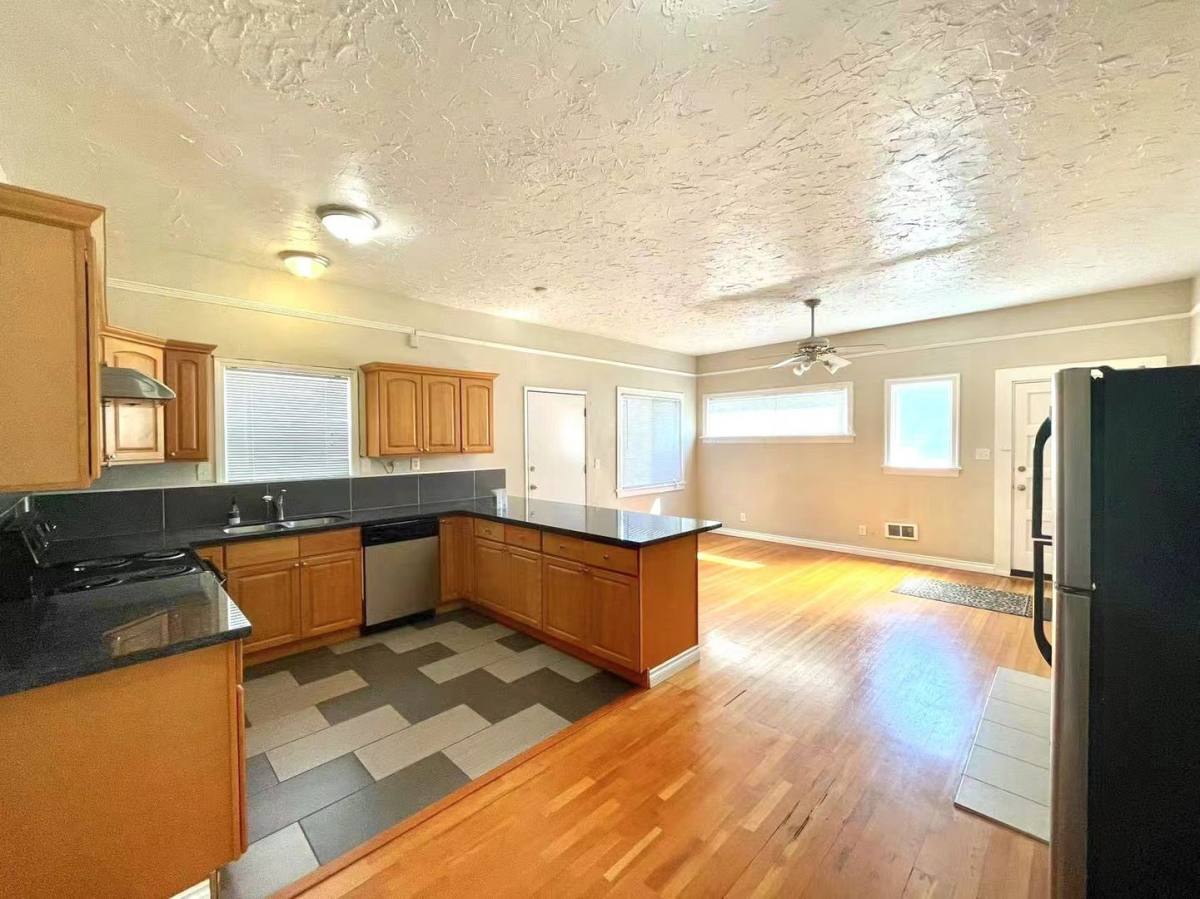 Apartment for rent at 852 NE 57th St, Seattle, WA 98105