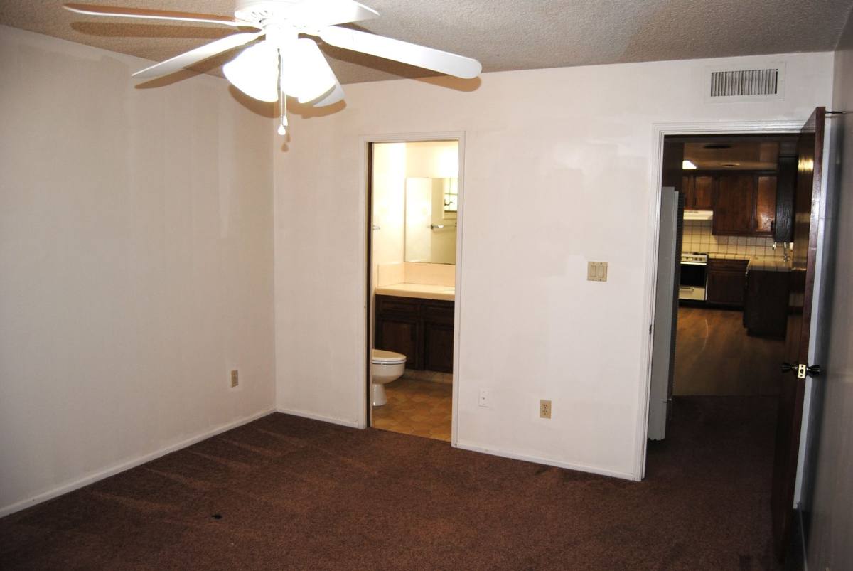 Apartment for rent at 200 Douglas St, Bakersfield, CA 93308