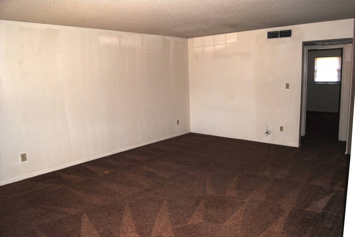 Apartment for rent at 200 Douglas St, Bakersfield, CA 93308