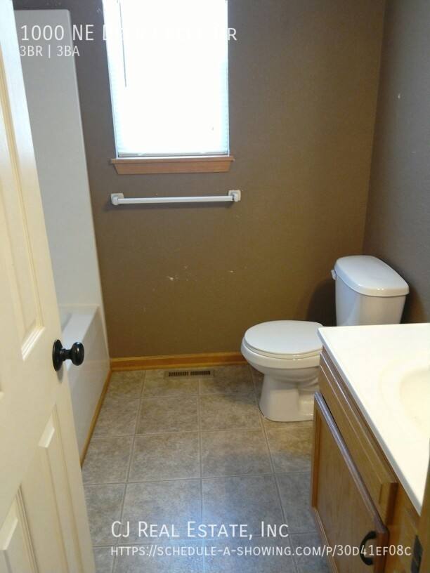 House for rent at 1000 NE Deer Creek Dr, Grain Valley, MO 64029