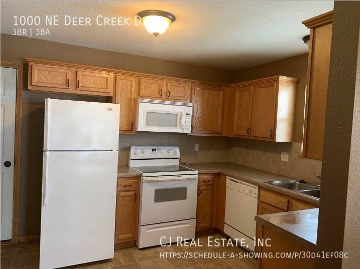 House for rent at 1000 NE Deer Creek Dr, Grain Valley, MO 64029