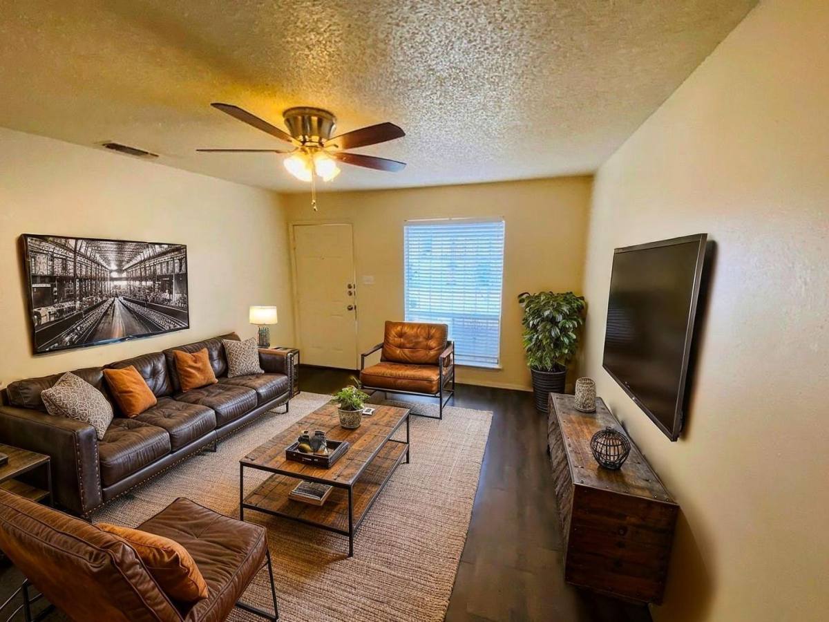 Apartment for rent at 1710 Ledgewood Dr, Austin, TX 78758