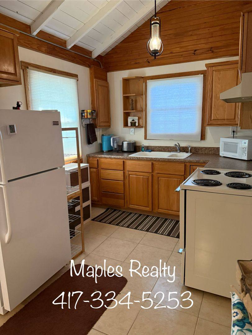 House for rent at 185 Wildflower Ave, Rockaway Beach, MO 65740