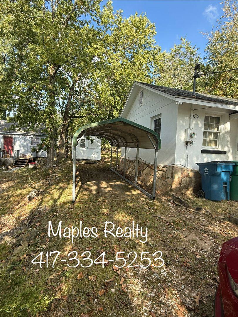 House for rent at 185 Wildflower Ave, Rockaway Beach, MO 65740