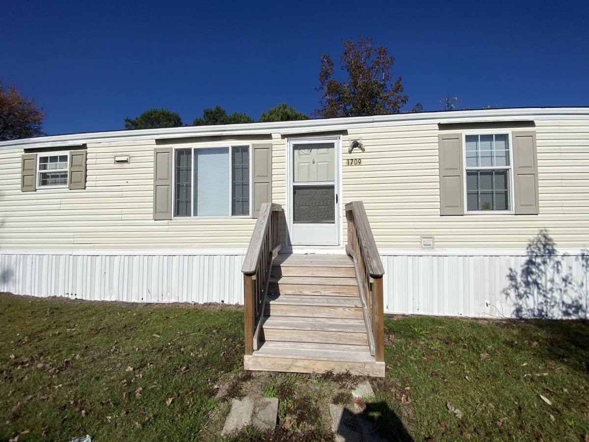 House for rent at 1709 Brown Place Dr, Greenville, NC 27834