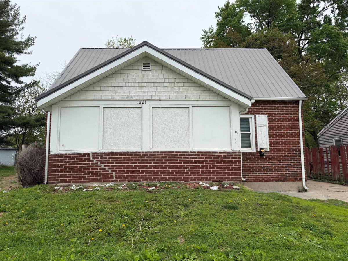 House for rent at 1221 Williams E, Danville, IL 61832