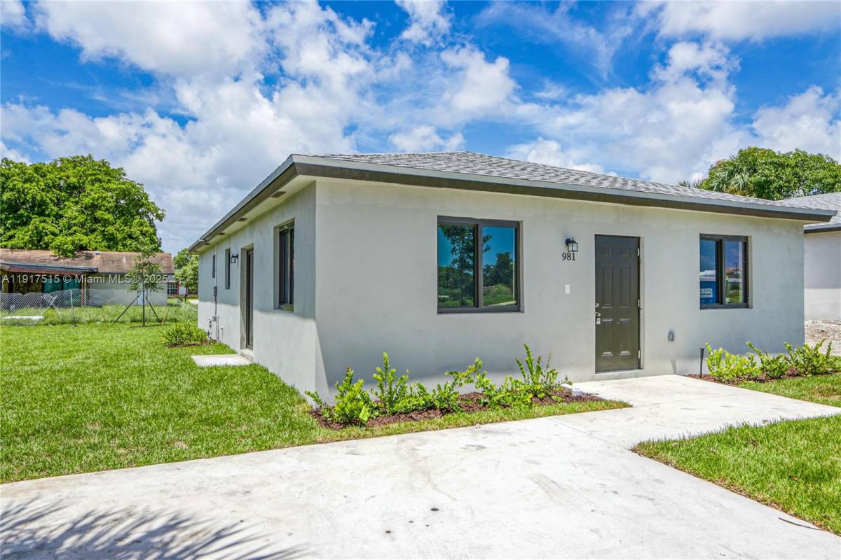 Apartment for rent at 981 NW 4th Ave #981-1, Pompano Beach, FL 33060