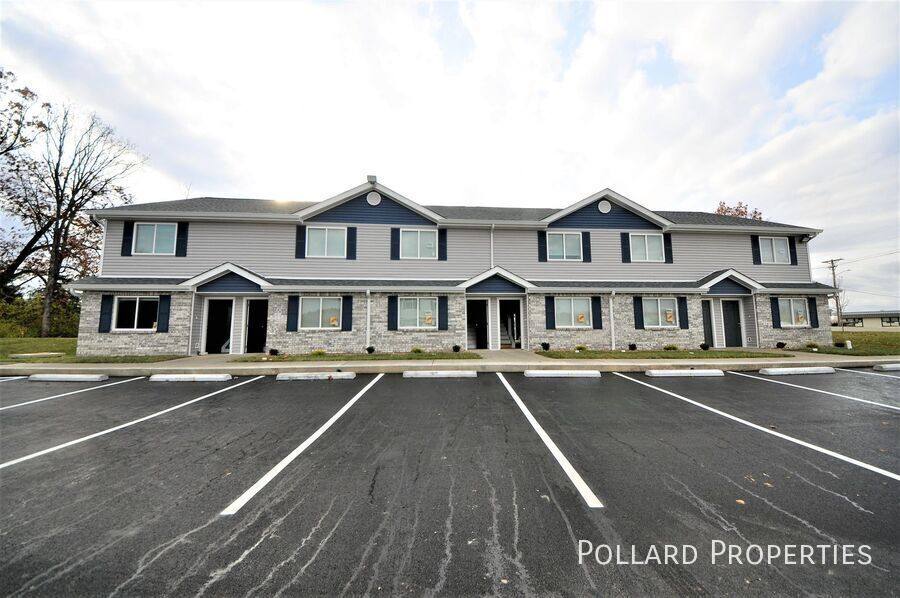 Townhouse for rent at 1060 Arlington Way, Warrenton, MO 63383