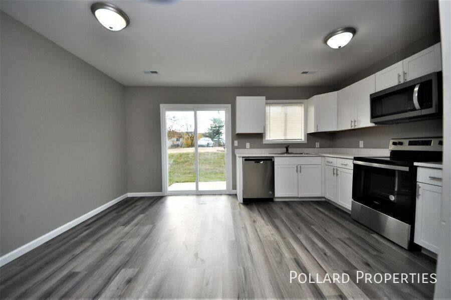 Townhouse for rent at 1060 Arlington Way, Warrenton, MO 63383