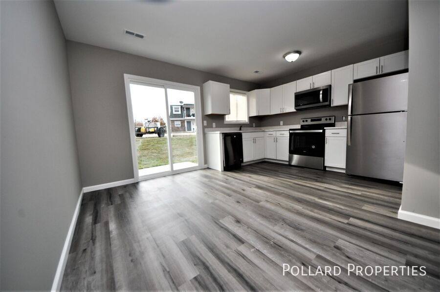 Townhouse for rent at 1060 Arlington Way, Warrenton, MO 63383