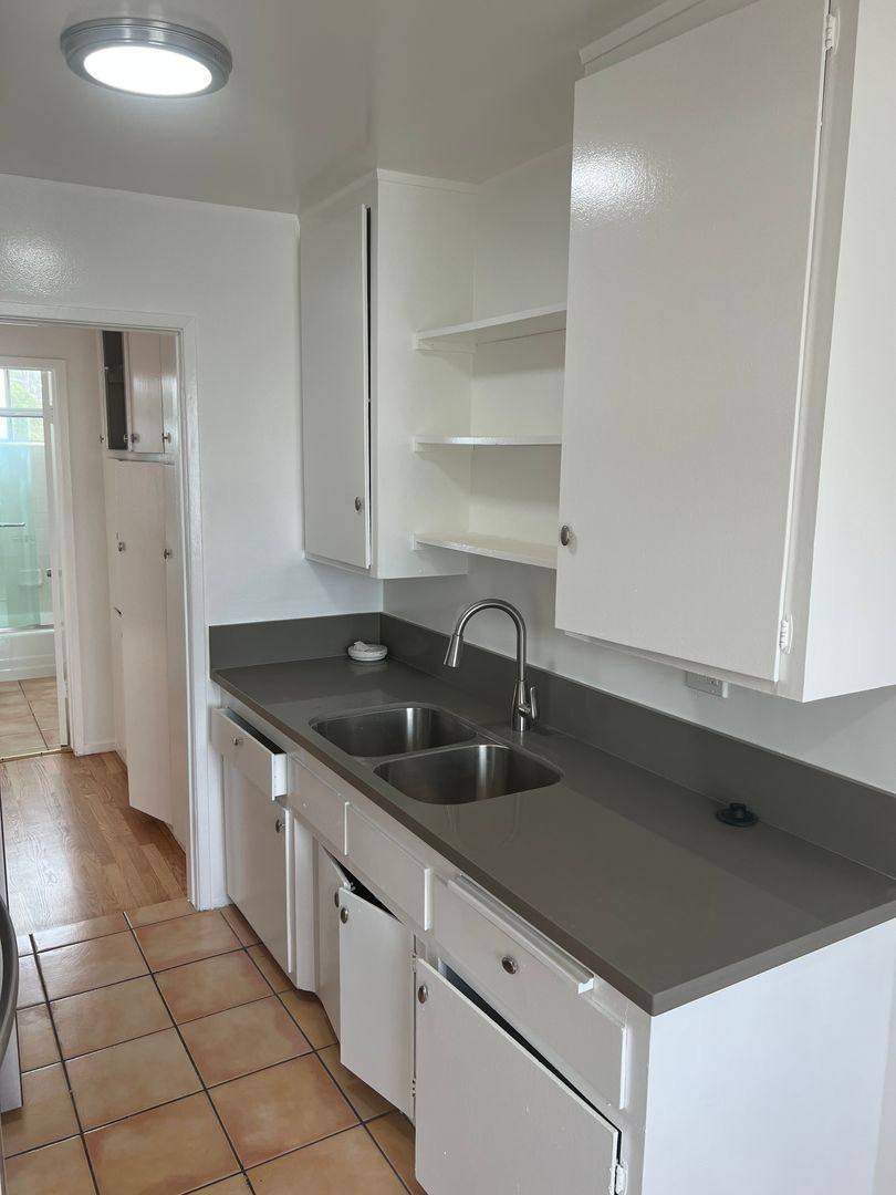 Apartment for rent at 323 Marine St, Santa Monica, CA 90405