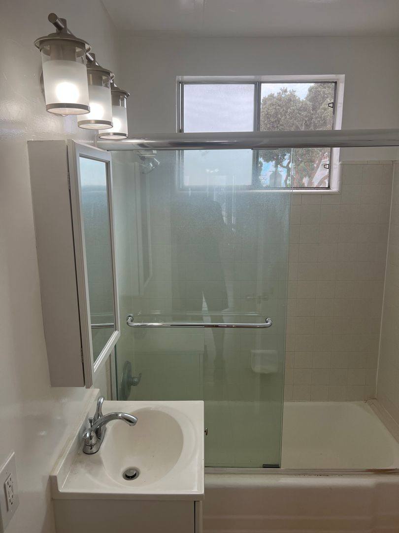 Apartment for rent at 323 Marine St, Santa Monica, CA 90405