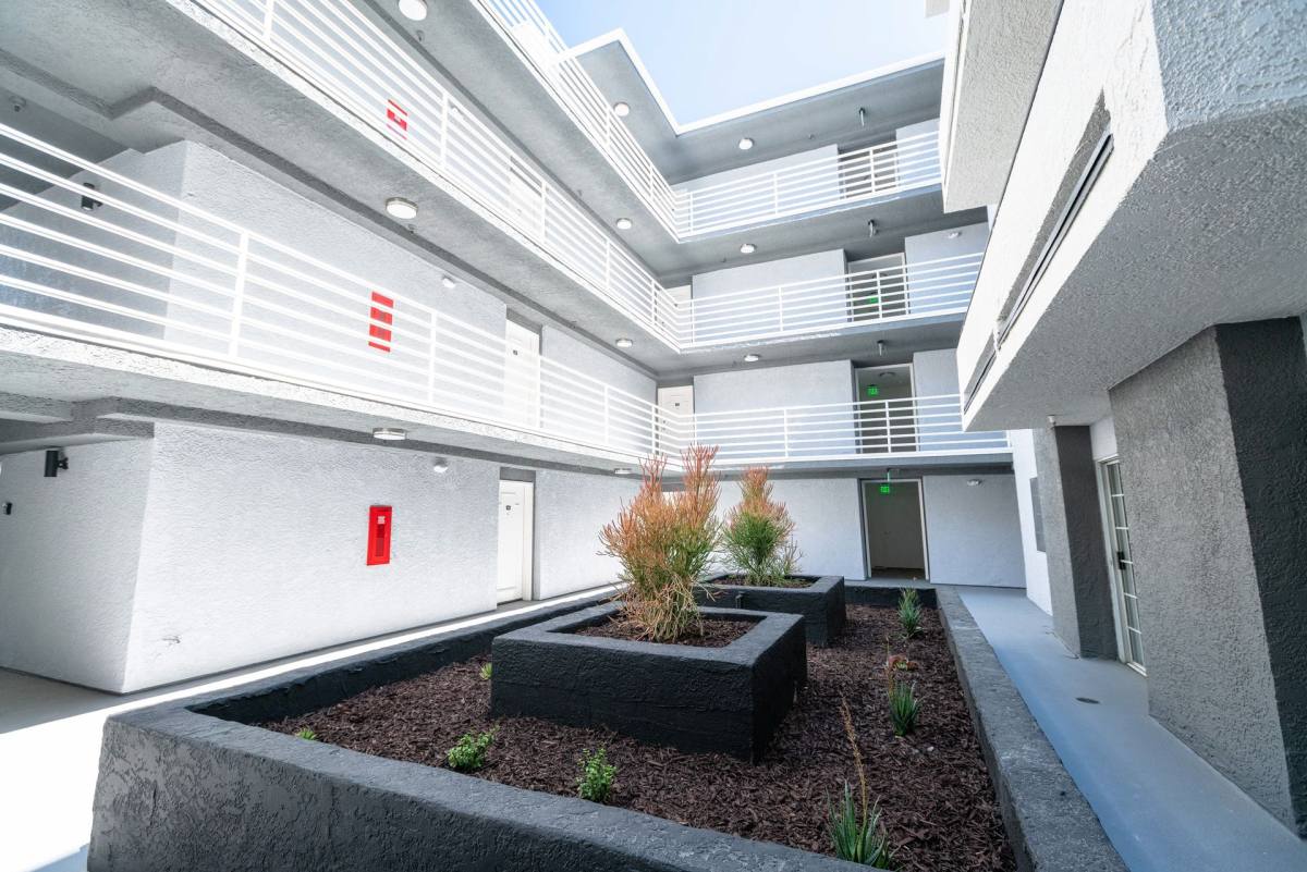 Apartment for rent at 4378 Sepulveda Blvd, Sherman Oaks, CA 91403