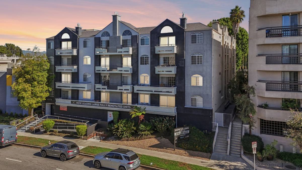 Apartment for rent at 4378 Sepulveda Blvd, Sherman Oaks, CA 91403