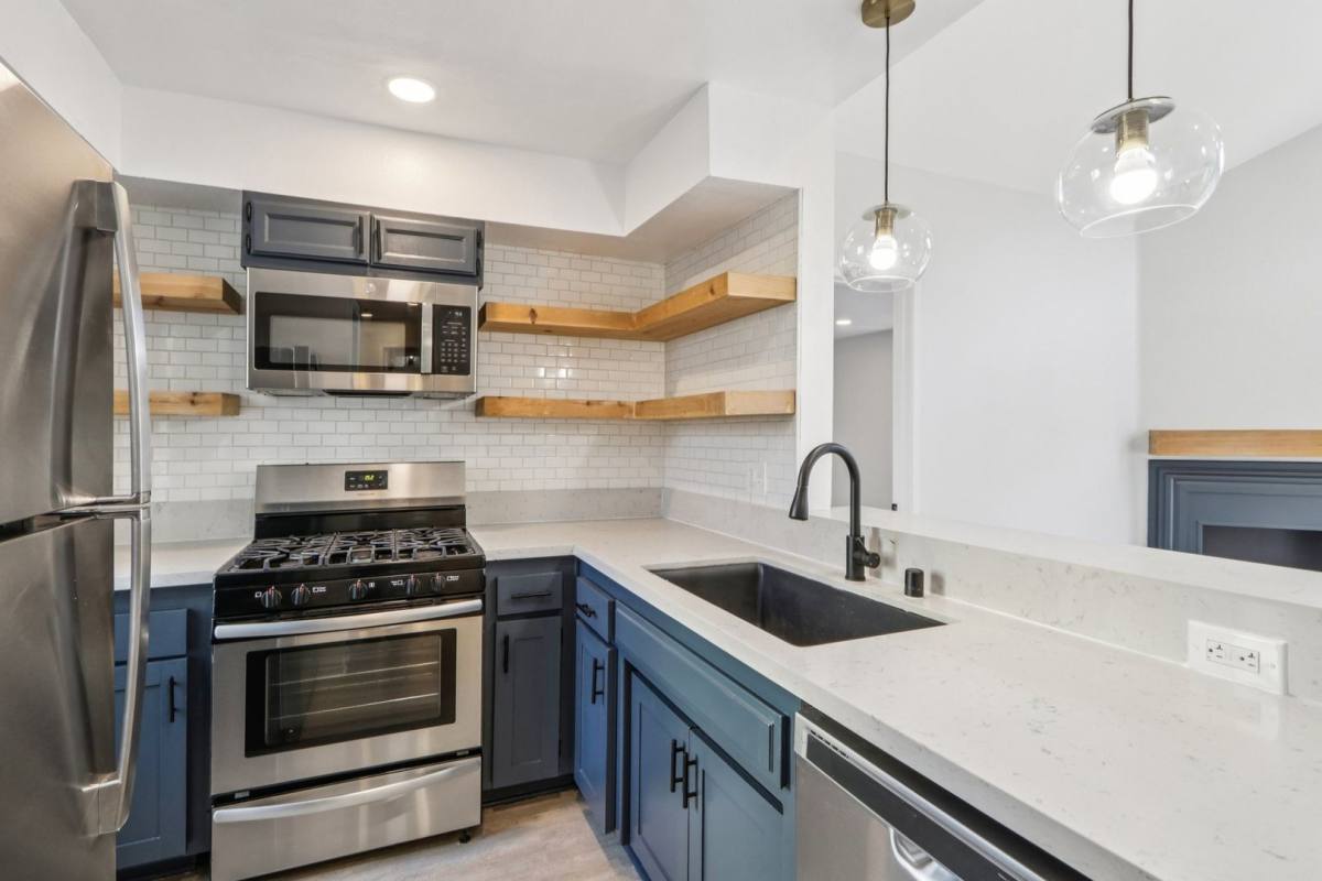 Apartment for rent at 4378 Sepulveda Blvd, Sherman Oaks, CA 91403