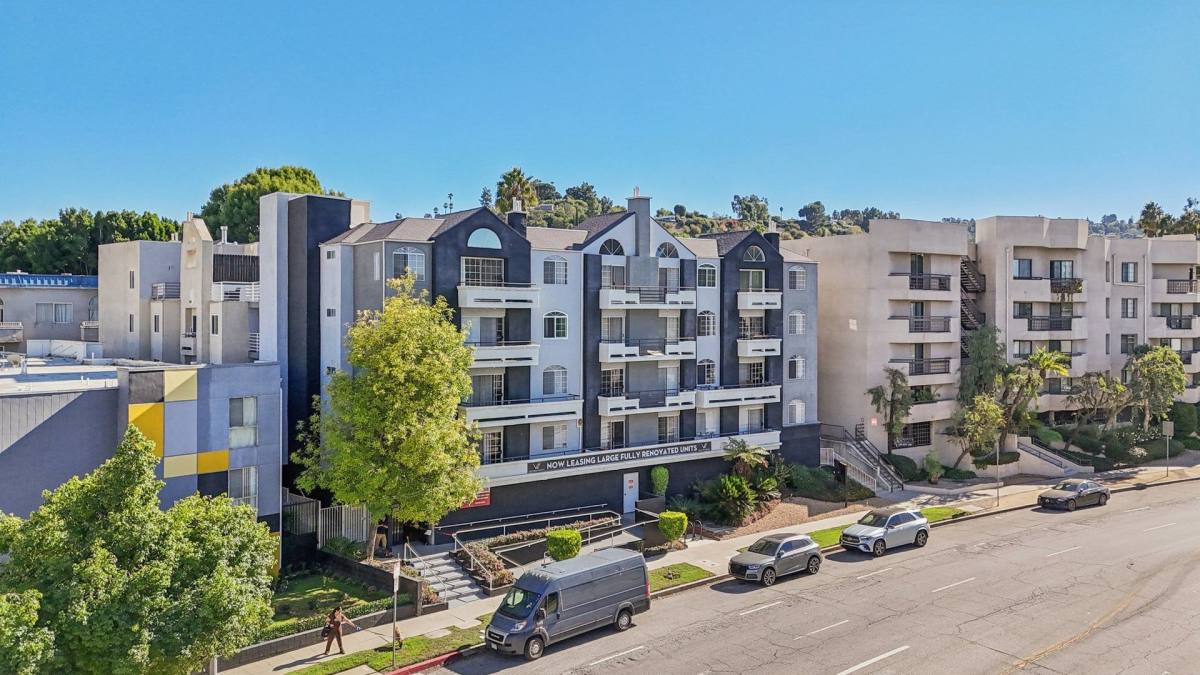 Apartment for rent at 4378 Sepulveda Blvd, Sherman Oaks, CA 91403