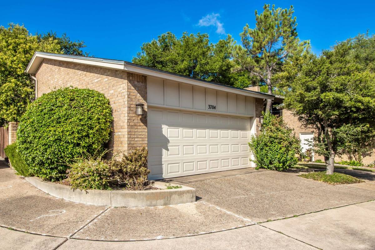 House for rent at 3704 Hulen Park Dr, Fort Worth, TX 76109