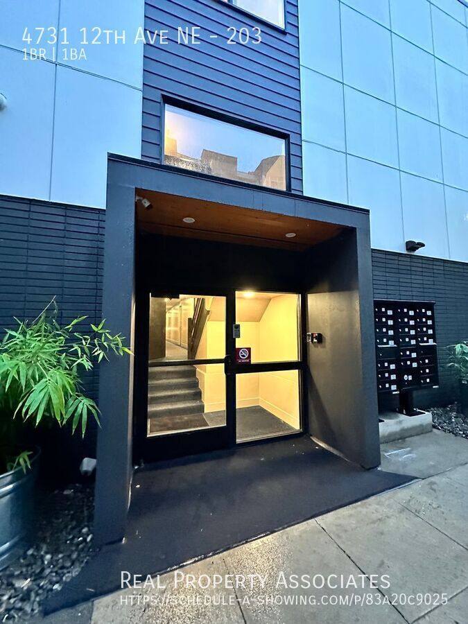 Apartment for rent at 4731 12th Ave NE #203, Seattle, WA 98105