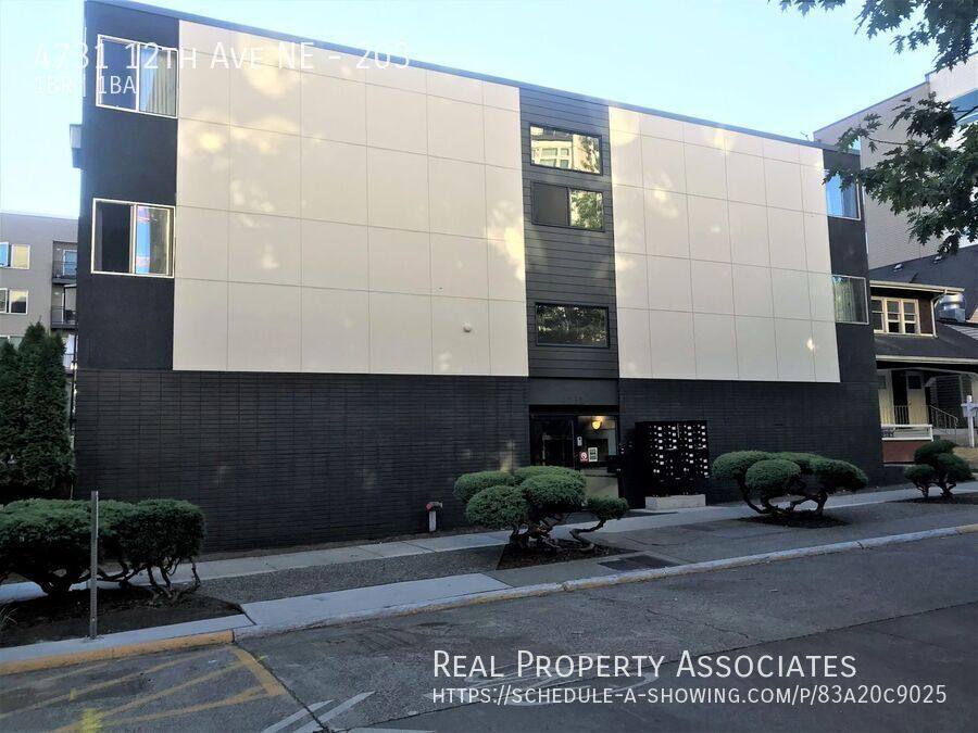 Apartment for rent at 4731 12th Ave NE #203, Seattle, WA 98105