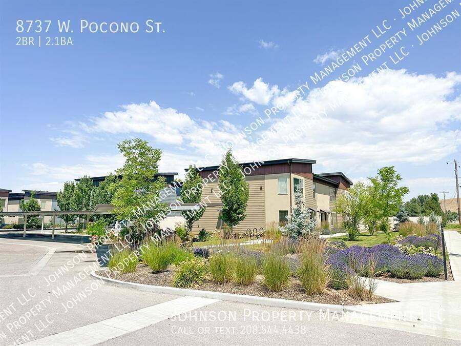 Townhouse for rent at 8737 W Pocono St, Garden City, ID 83714