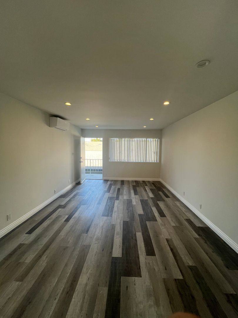 Apartment for rent at 1323 14th St, Santa Monica, CA 90404