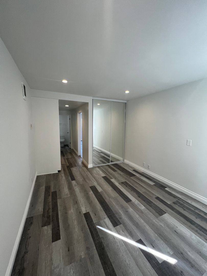 Apartment for rent at 1323 14th St, Santa Monica, CA 90404