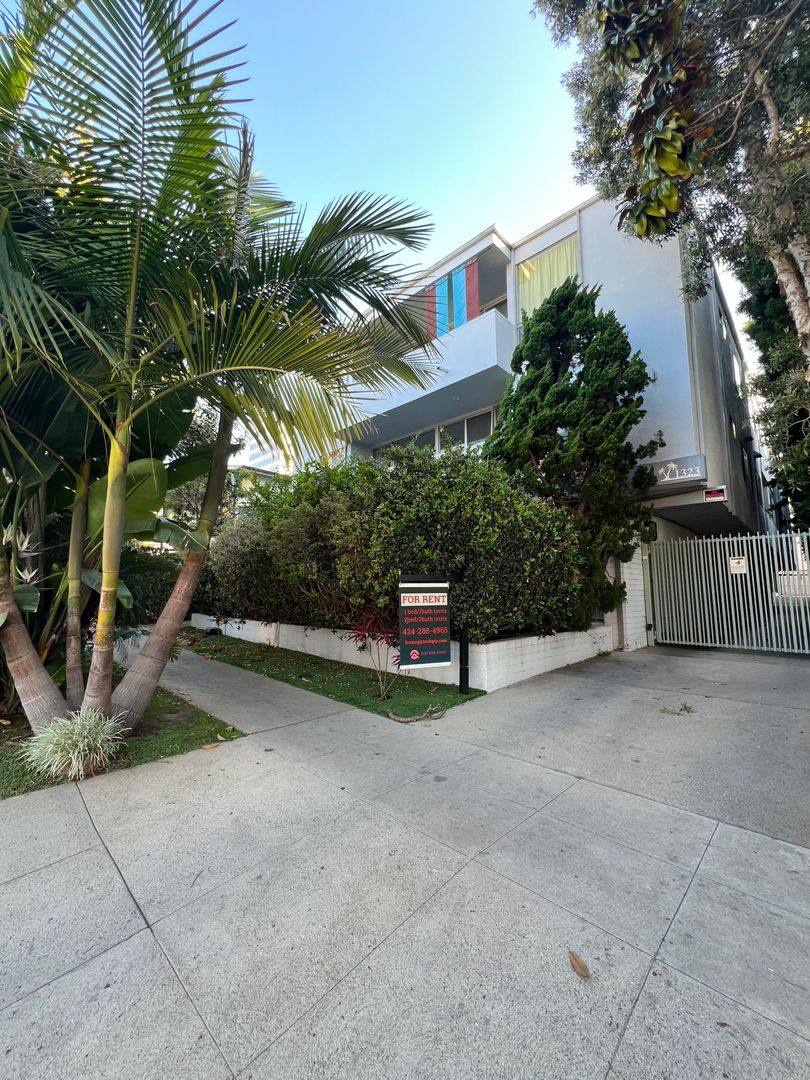Apartment for rent at 1323 14th St, Santa Monica, CA 90404