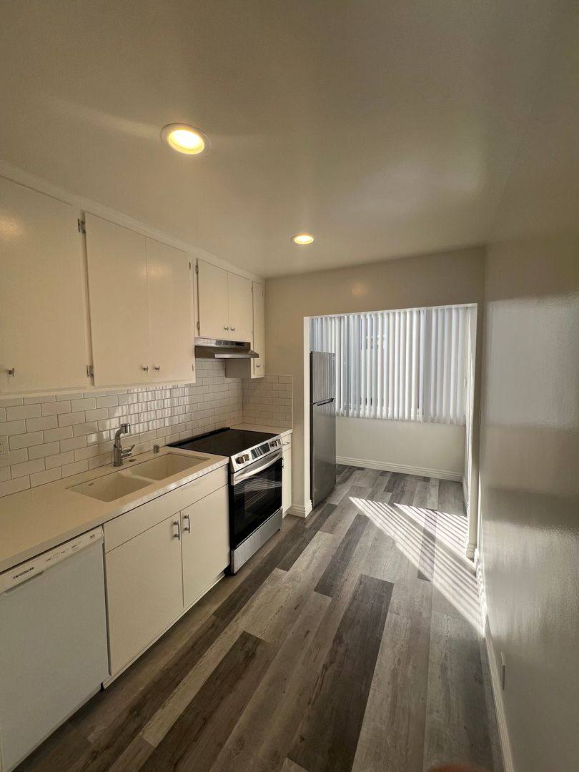 Apartment for rent at 1323 14th St, Santa Monica, CA 90404