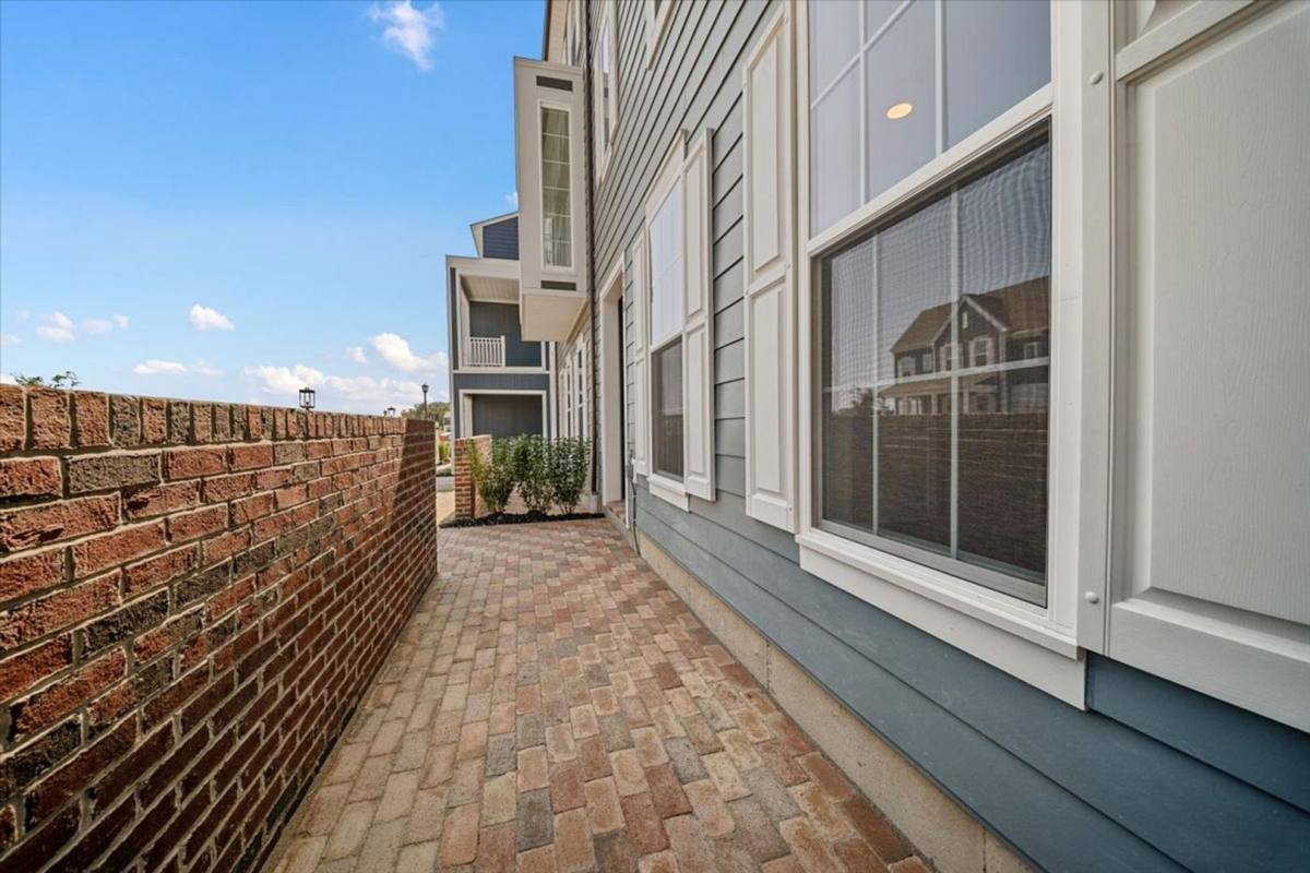 Townhouse for rent at 330 Highbridge Lane, Cranberry Township, PA 16066
