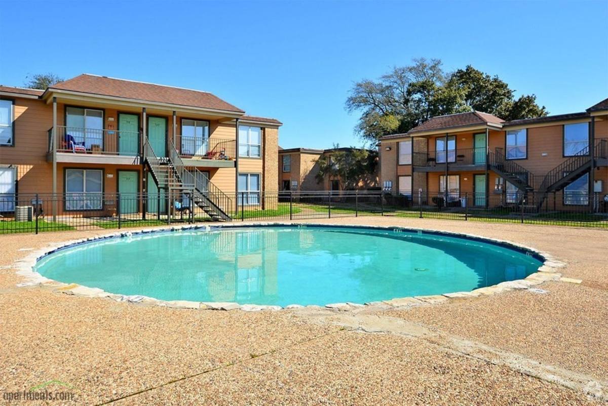 Apartment for rent at 5555 Antoine Dr, Houston, TX 77091