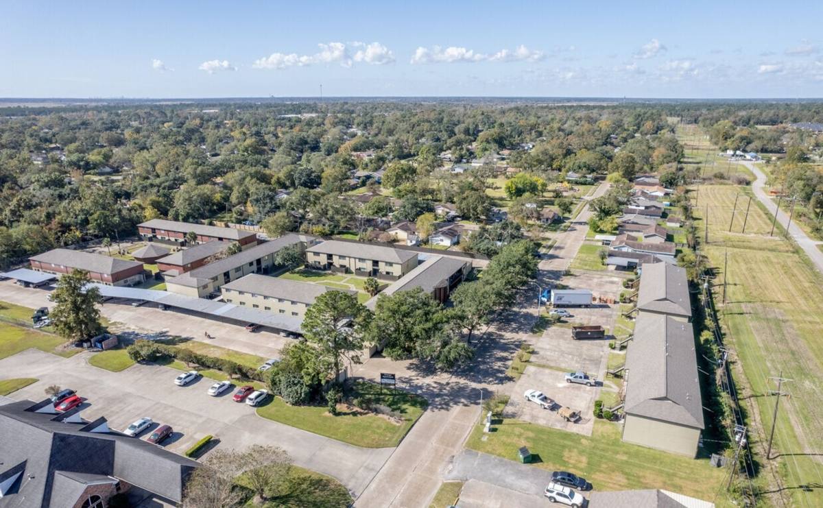 Apartment for rent at 3333 Ridgemont Dr W, Orange, TX 77630