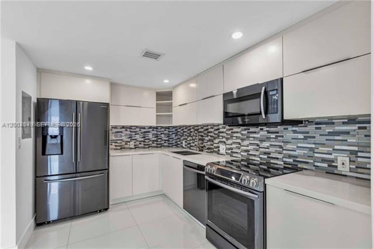 Apartment for rent at 100 Bayview Dr, North Miami Beach, FL 33160