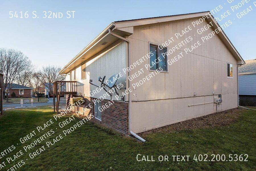 Apartment for rent at 5416 S 32nd St, Lincoln, NE 68516