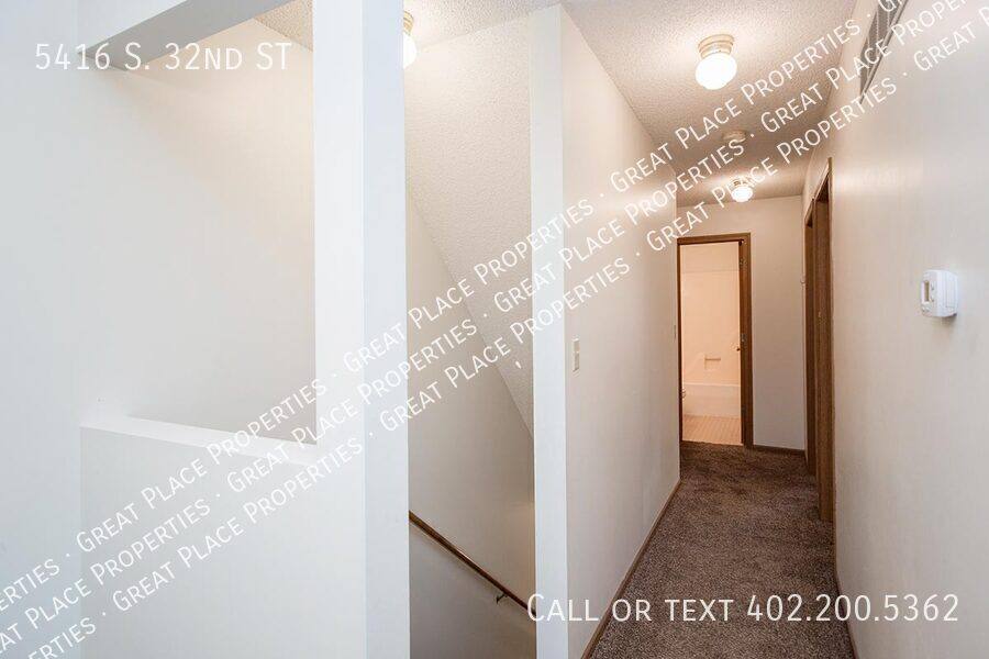 Apartment for rent at 5416 S 32nd St, Lincoln, NE 68516