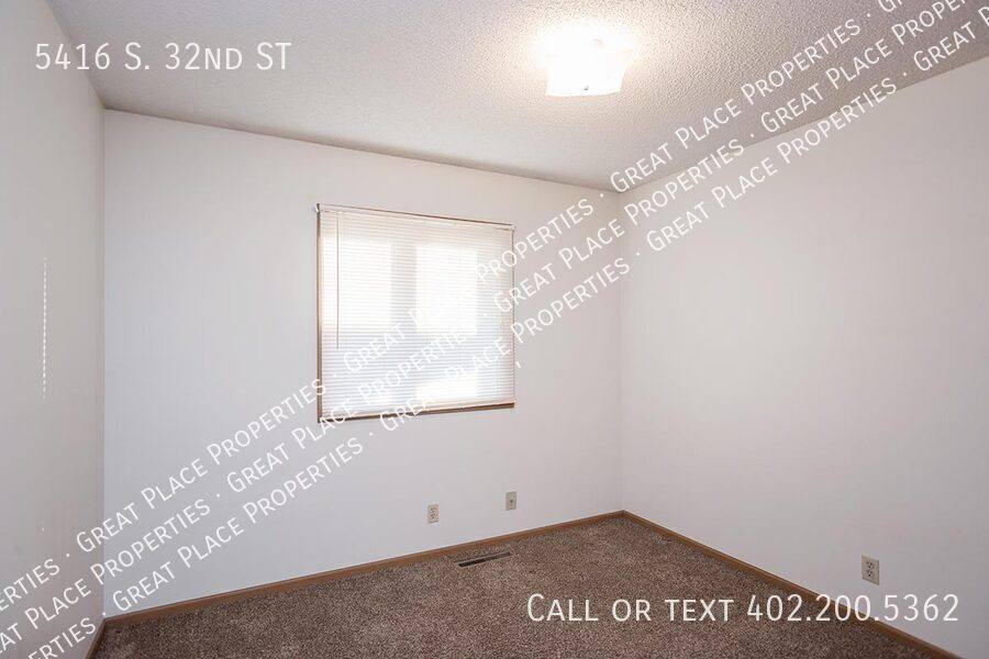 Apartment for rent at 5416 S 32nd St, Lincoln, NE 68516