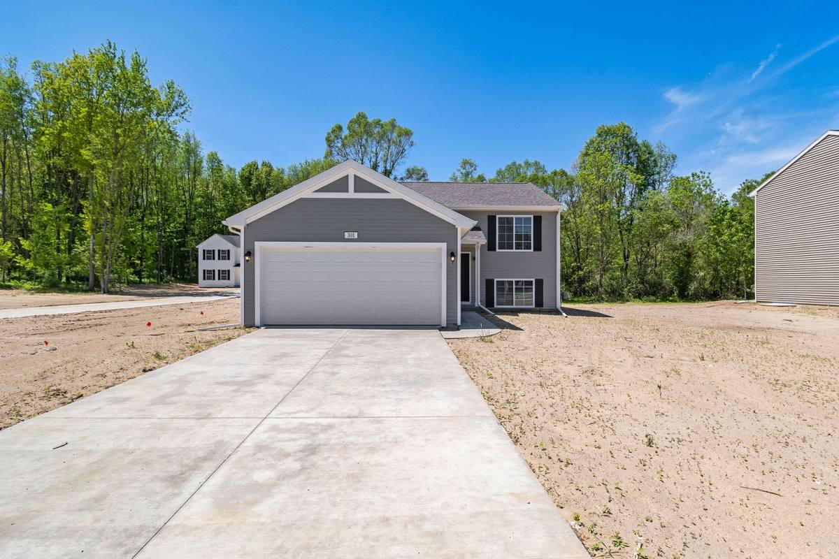 House for rent at 2327 Shadycroft Dr, Burton, MI 48519