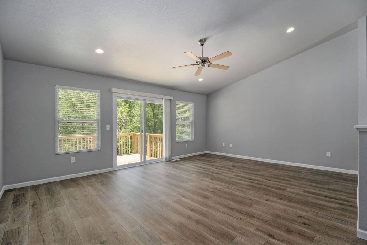 House for rent at 2327 Shadycroft Dr, Burton, MI 48519