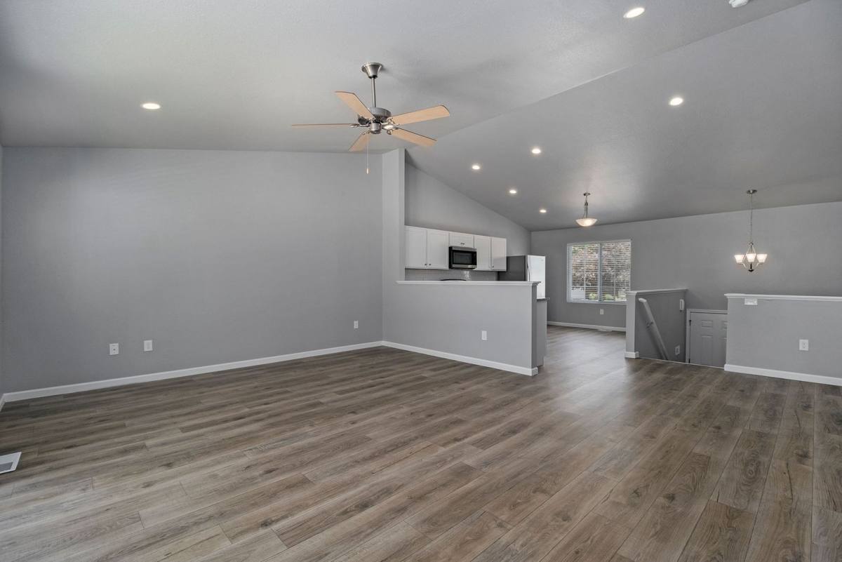 House for rent at 2327 Shadycroft Dr, Burton, MI 48519
