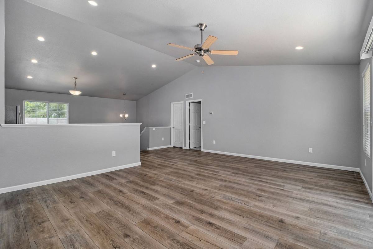 House for rent at 2327 Shadycroft Dr, Burton, MI 48519